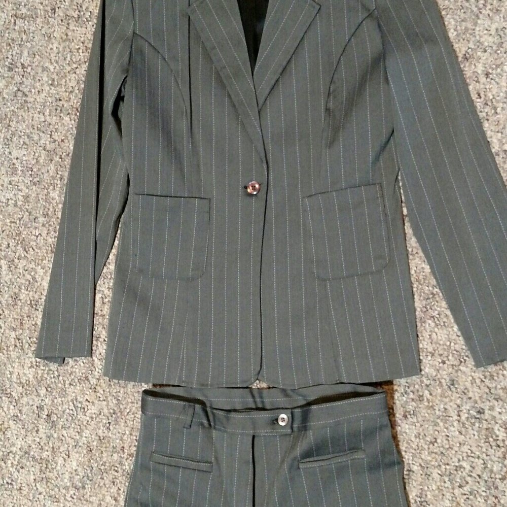 Suit - image 4